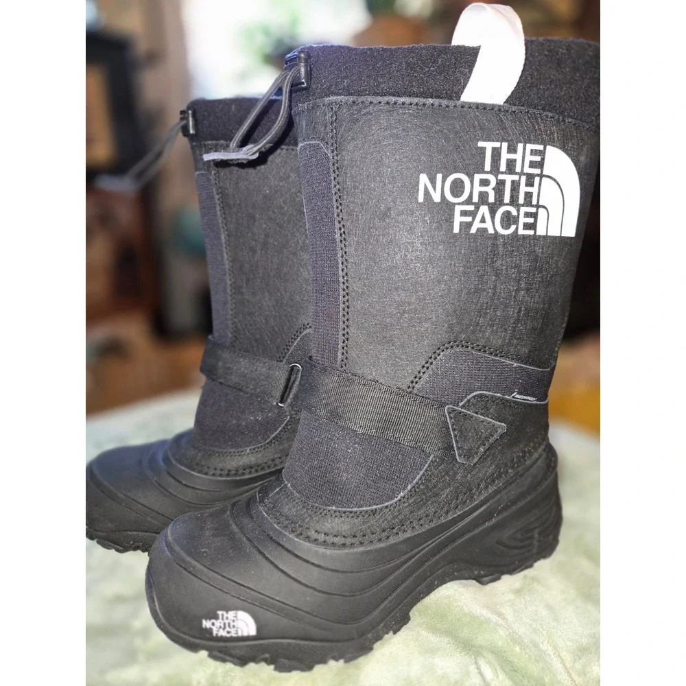 The North Face Alpenglow IV Black Snow Boots Kids Size 5 NF0A3FYH Heatseeker